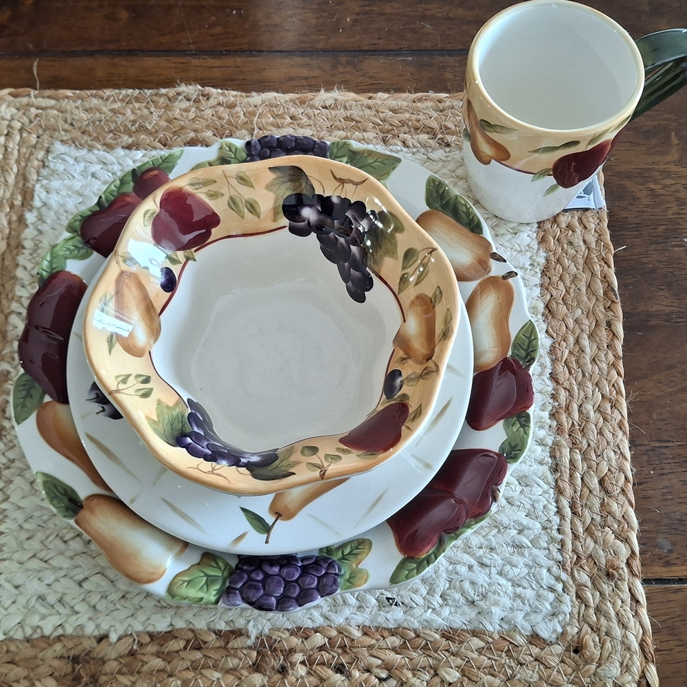 Home Interiors Sonoma Villa 4 Piece Dinnerware Set